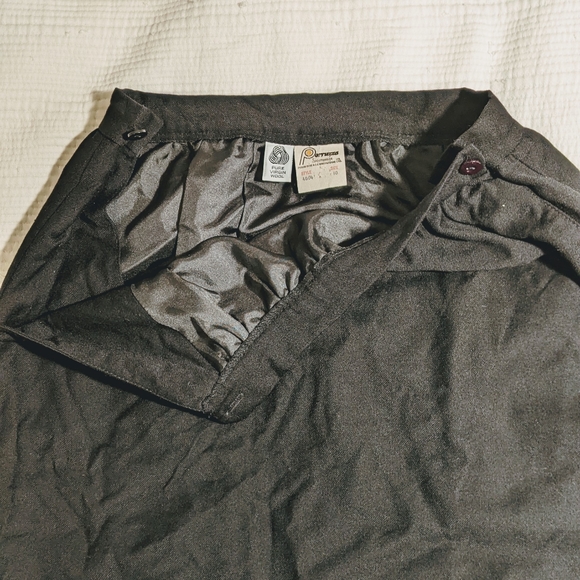 Vintage black wool skirt w pockets! - Picture 2 of 7